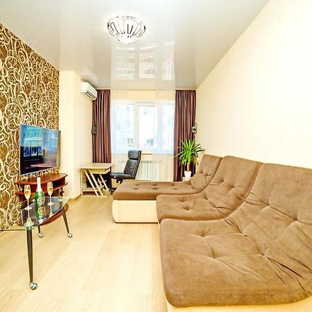 Квартира Посуточно Двокімнатна У Мікрорайоні Садовий Мережа Alex Apartments Документи Для Відряджень Фоп 3 Група Poltava Ngoại thất bức ảnh