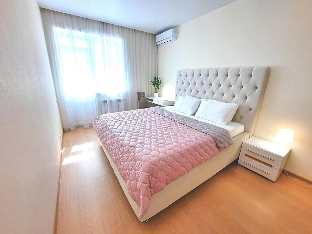 Квартира Посуточно Двокімнатна У Мікрорайоні Садовий Мережа Alex Apartments Документи Для Відряджень Фоп 3 Група Poltava Ngoại thất bức ảnh